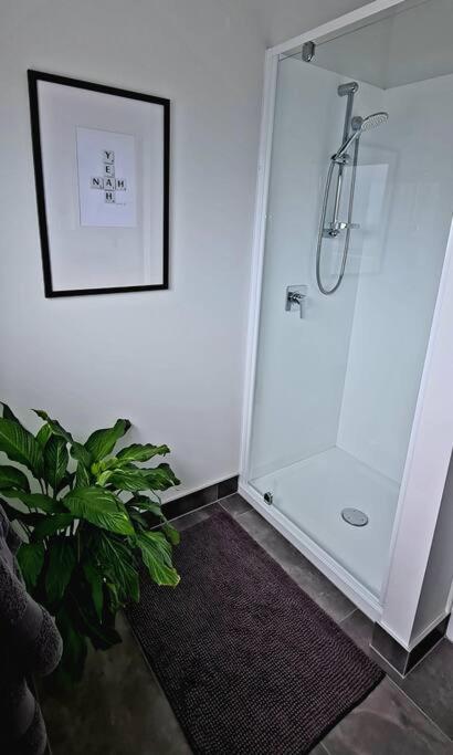 Apartment 4 - Haddin Court - Chic Ny Loft Style Μπλένχαϊμ Εξωτερικό φωτογραφία