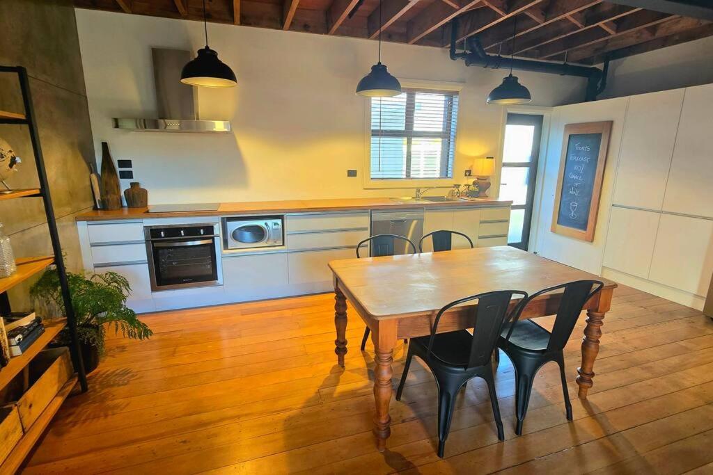 Apartment 4 - Haddin Court - Chic Ny Loft Style Μπλένχαϊμ Εξωτερικό φωτογραφία