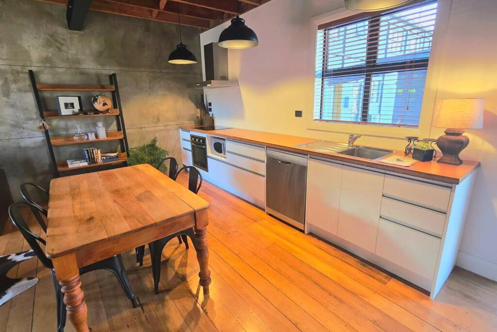 Apartment 4 - Haddin Court - Chic Ny Loft Style Μπλένχαϊμ Εξωτερικό φωτογραφία