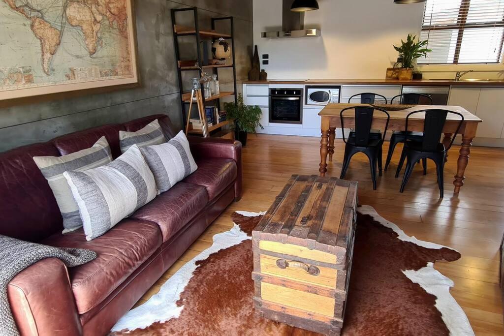 Apartment 4 - Haddin Court - Chic Ny Loft Style Μπλένχαϊμ Εξωτερικό φωτογραφία